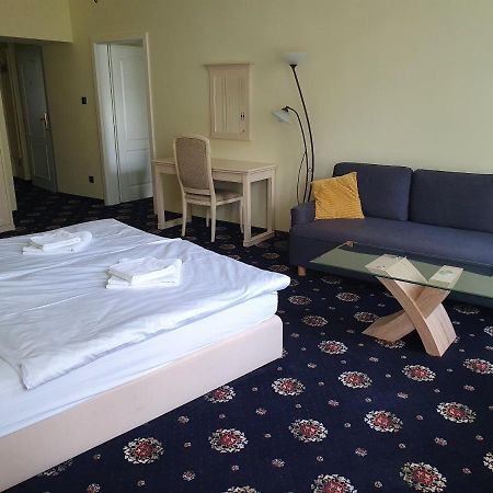 Evergreen Apartments Hotel Karlsbad Exteriör bild